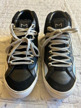 MARC FISHER MERIN LEATHER BLACK/SILVER  FAUX FUR LACE UP WOMEN’S SNEAKERS 10M